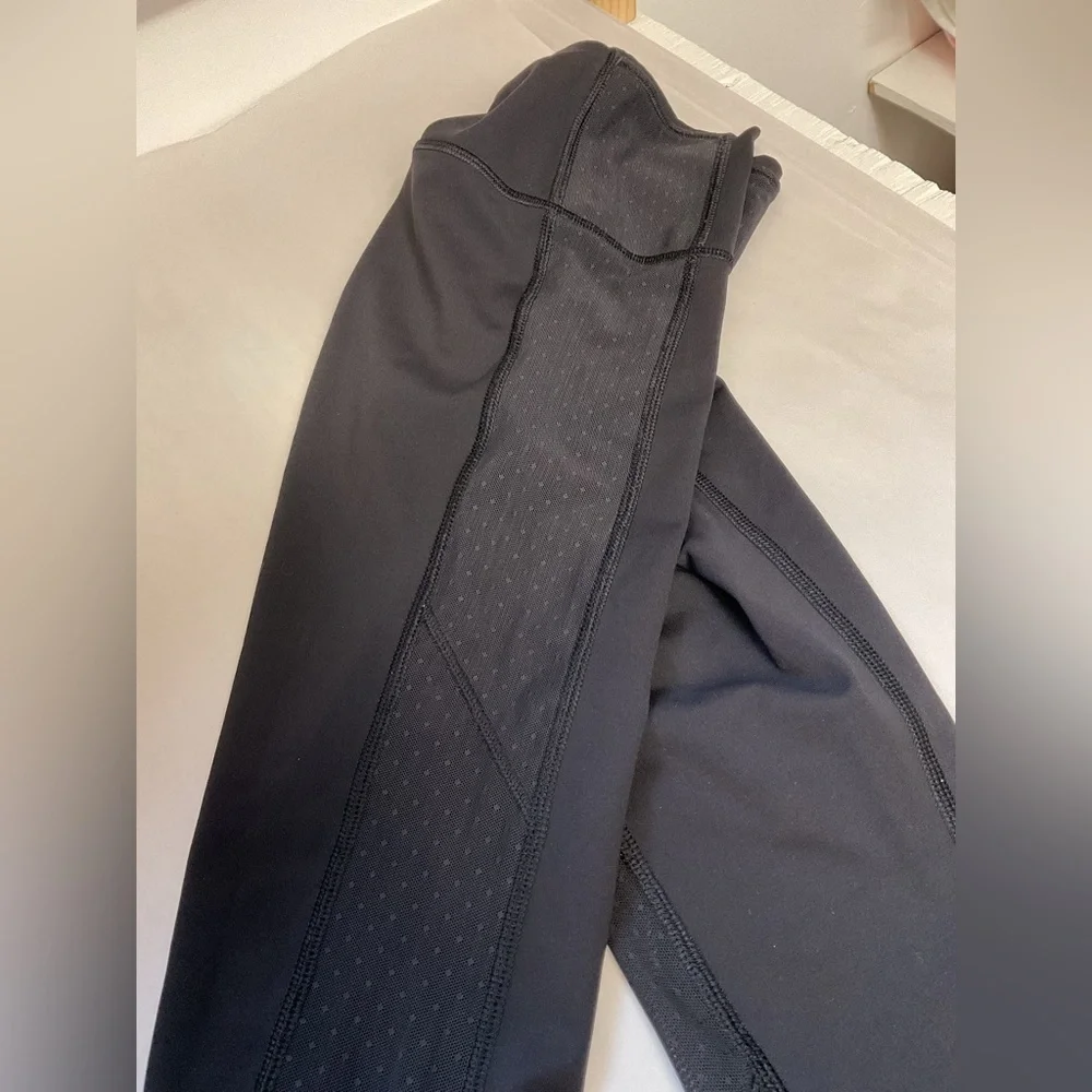 Lululemon Black Crop Leggings With Mesh Sides size 4